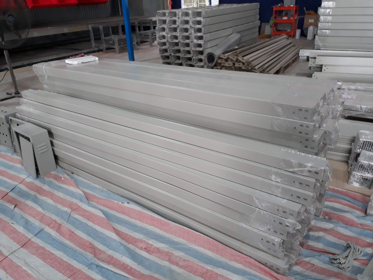 Máng cáp điện sản xuất tại nhà máy 2DE